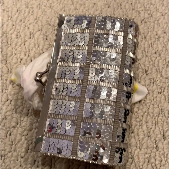 Silver beaded and sequined clutch - Picture 2 of 7